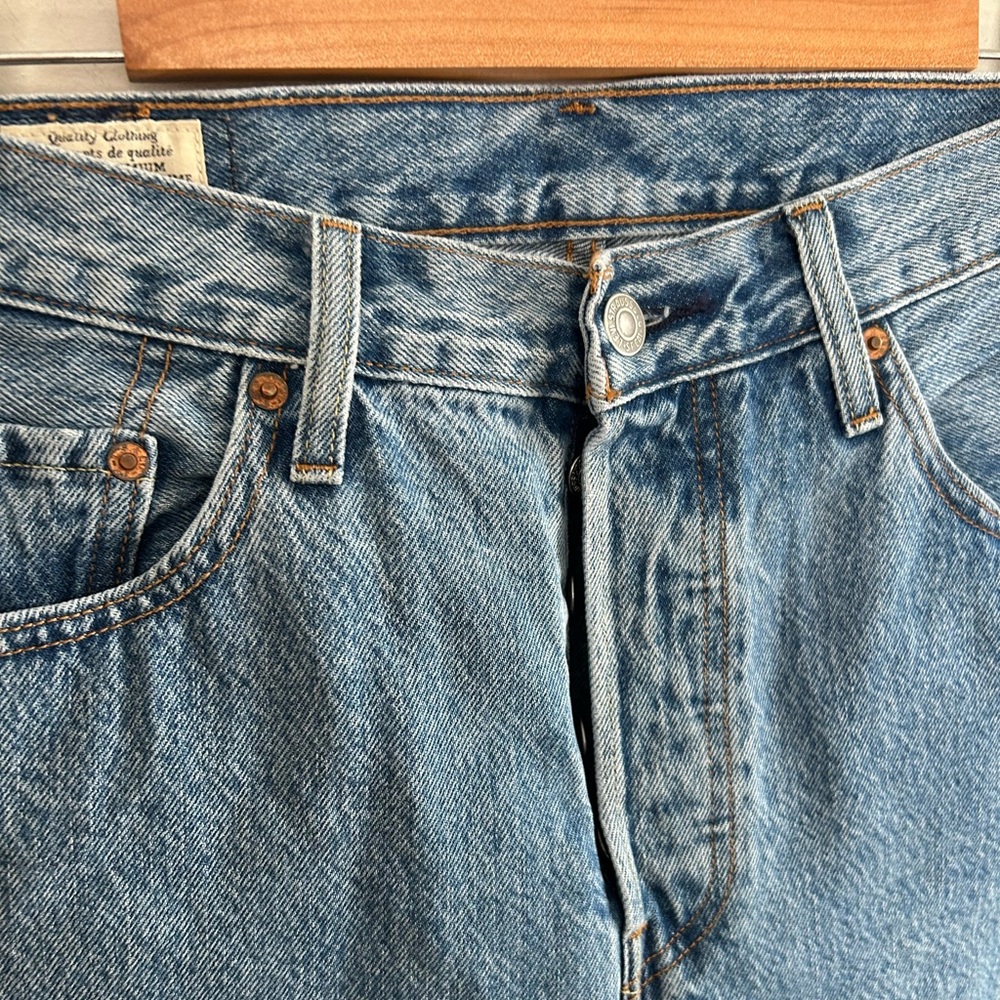 Levi's Mid-Blue Cropped Straight Jeans - Picture 2 of 7